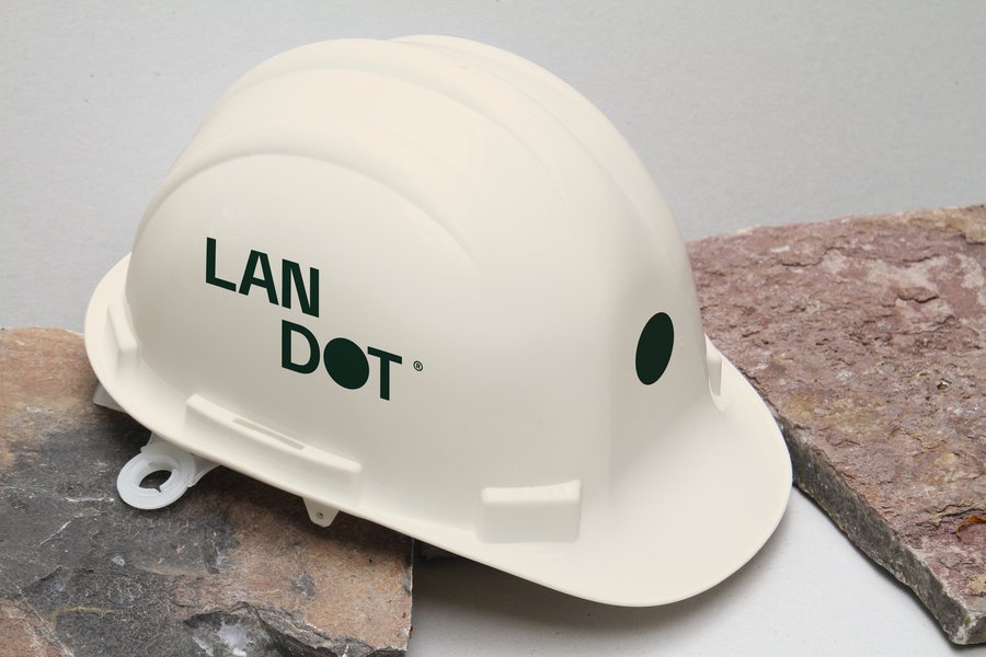 Copia de HELMET1.jpg